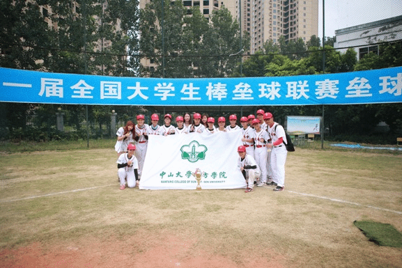 冠军照全家福
