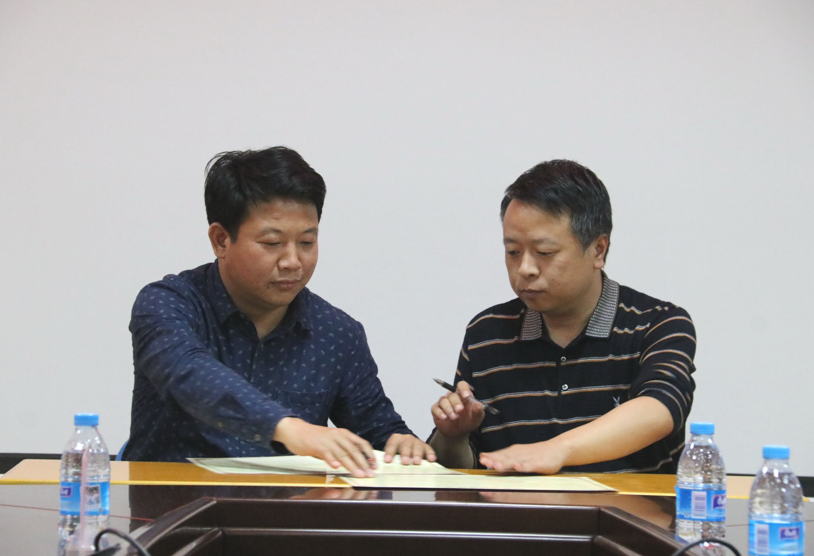 目标责任书签订现场