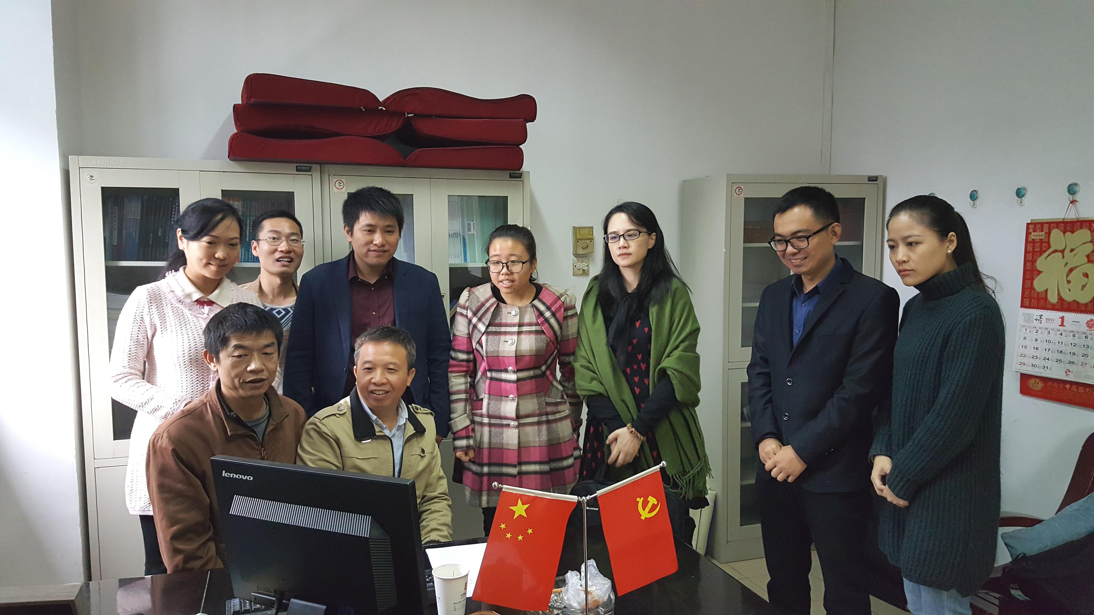 基层党支部分会场集中收看场景