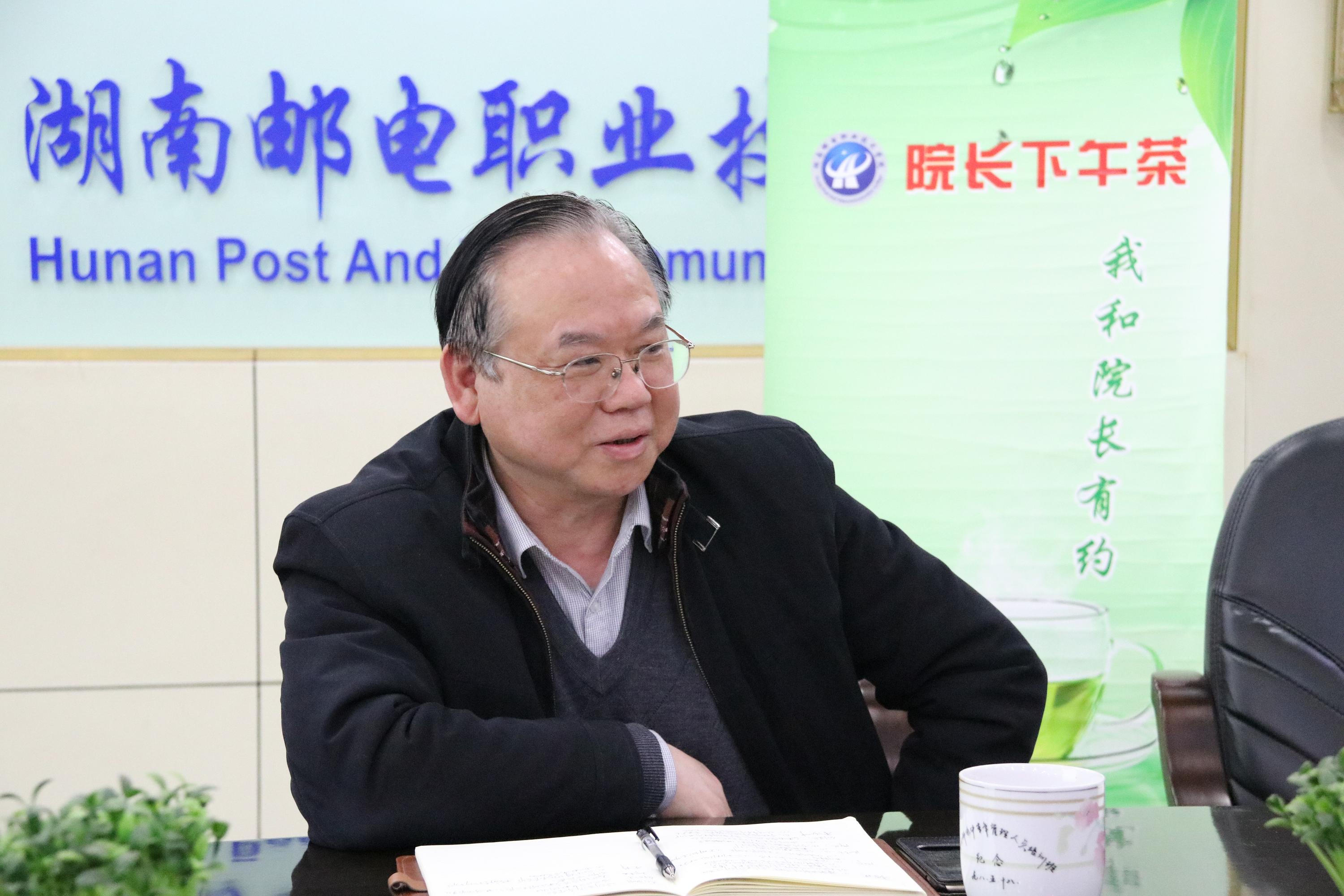 翁院长详细介绍建设业绩与发展设想