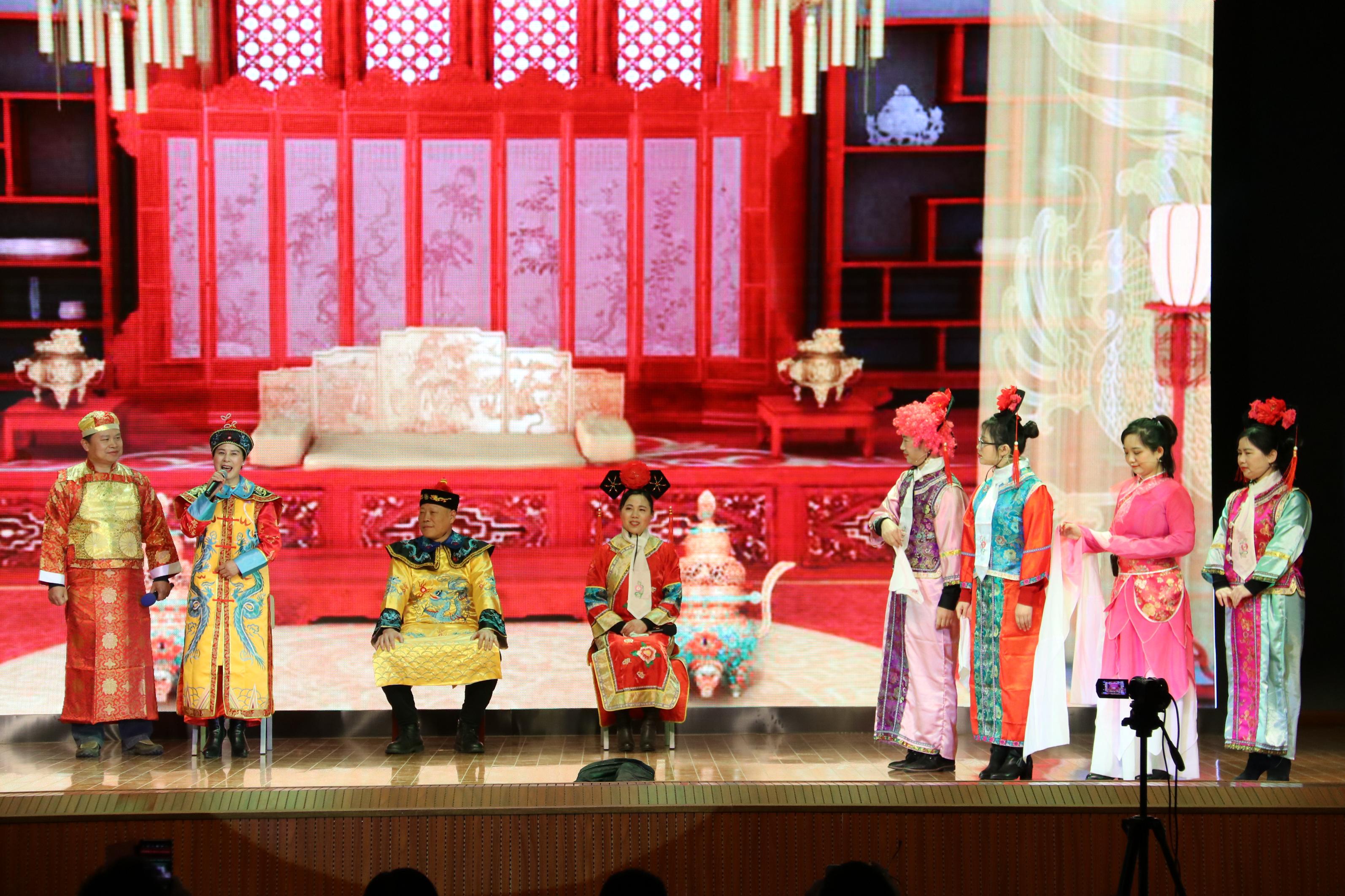 精彩纷呈的文艺节目表演