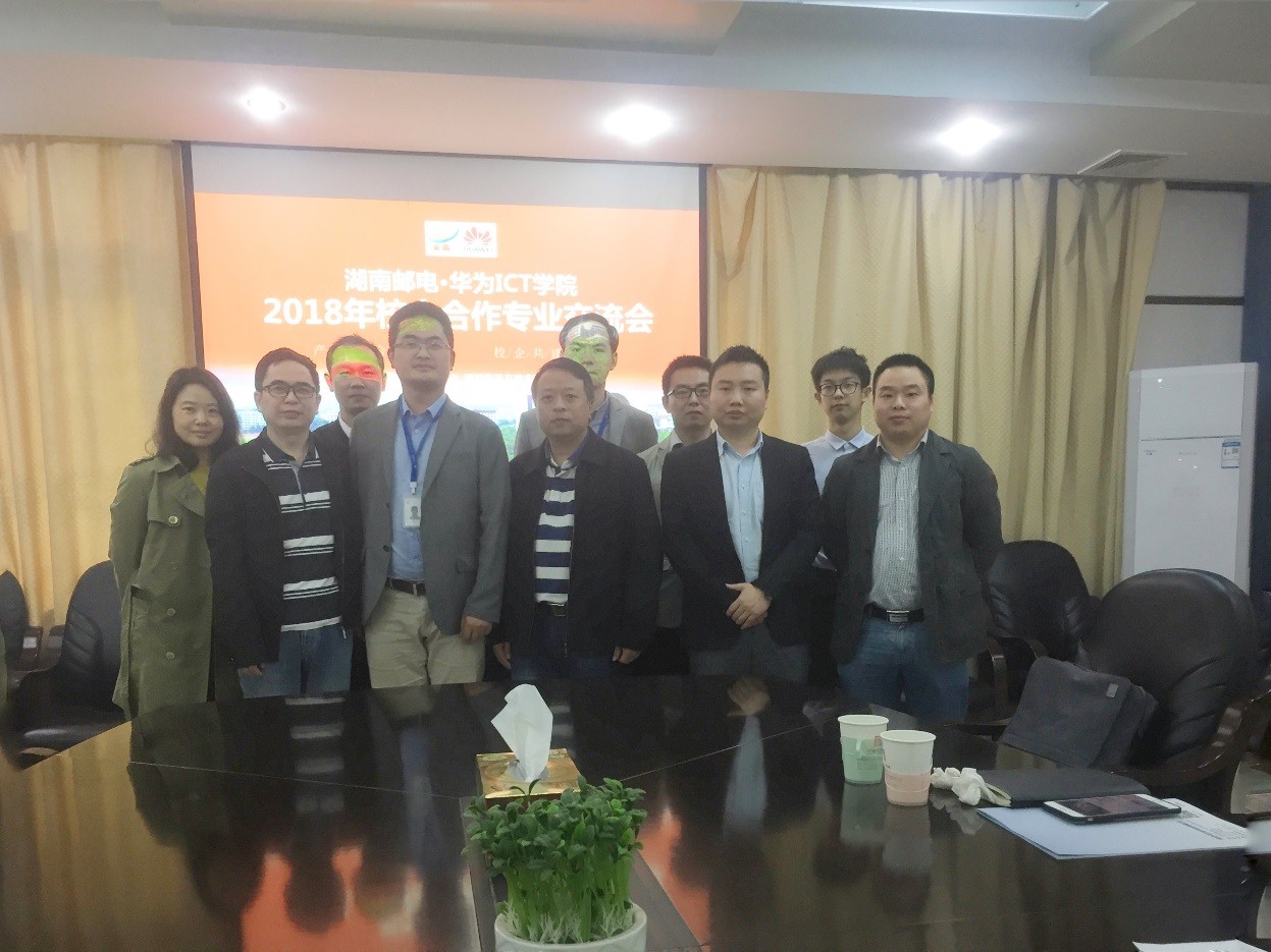 与会人员留影 与会人员留影